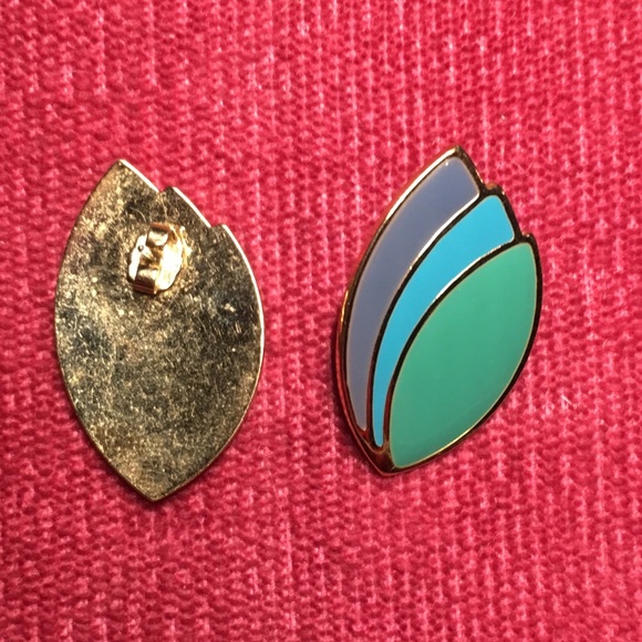 GLORIOUS Vintage enamel post earrings - Picture 2 of 5